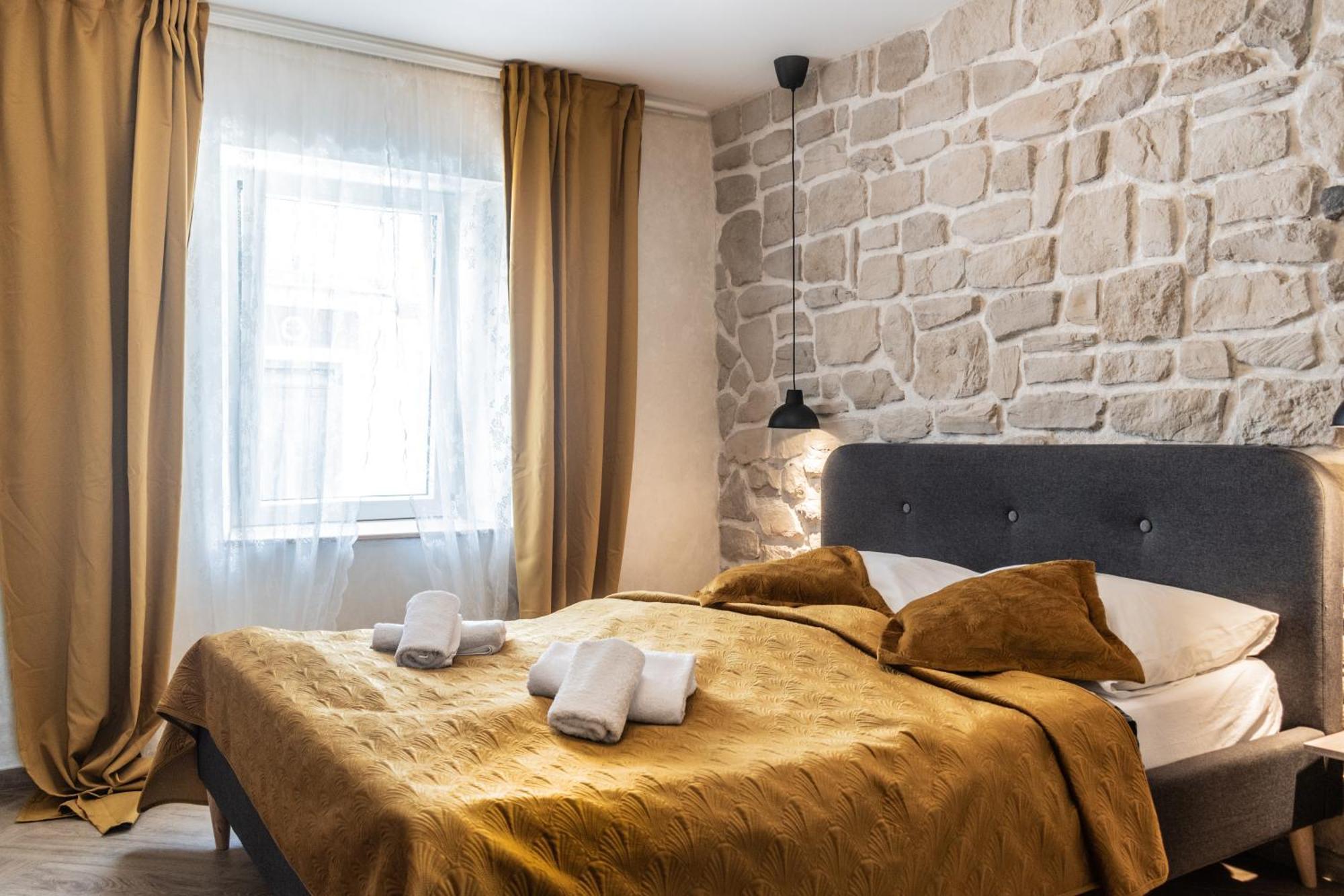 L&B Amphitheater Apartments Пула Екстериор снимка