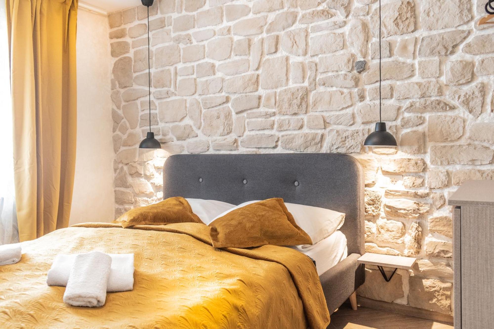 L&B Amphitheater Apartments Пула Екстериор снимка