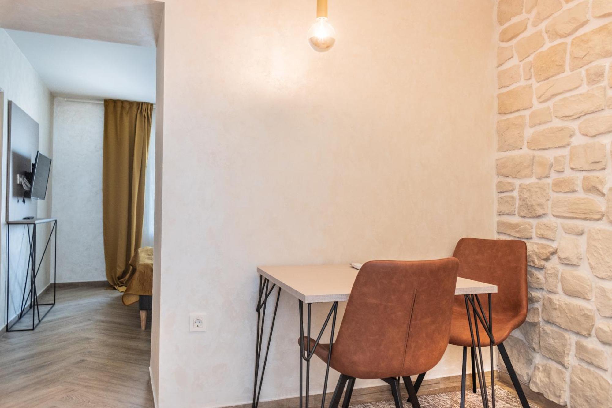 L&B Amphitheater Apartments Пула Екстериор снимка