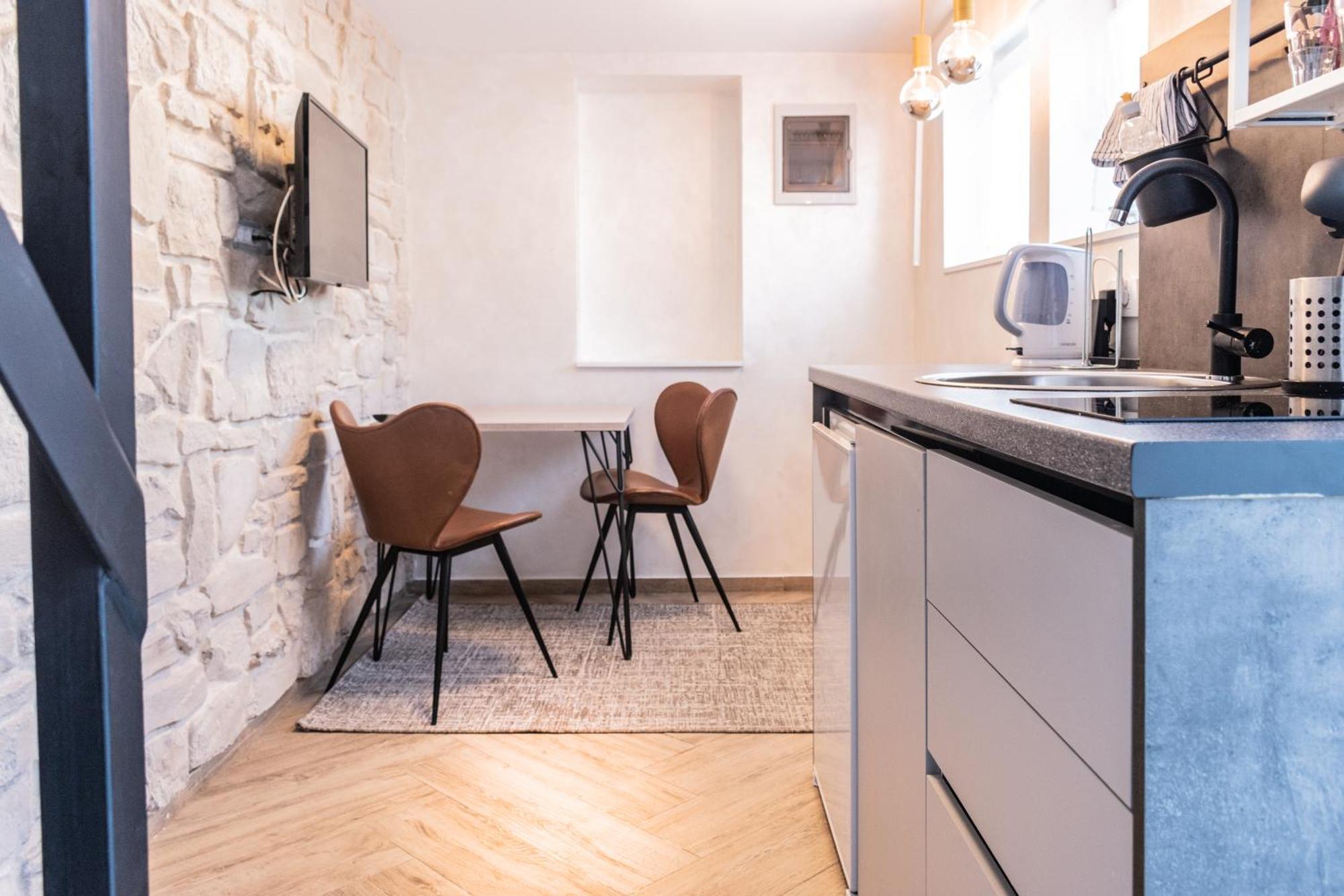 L&B Amphitheater Apartments Пула Екстериор снимка